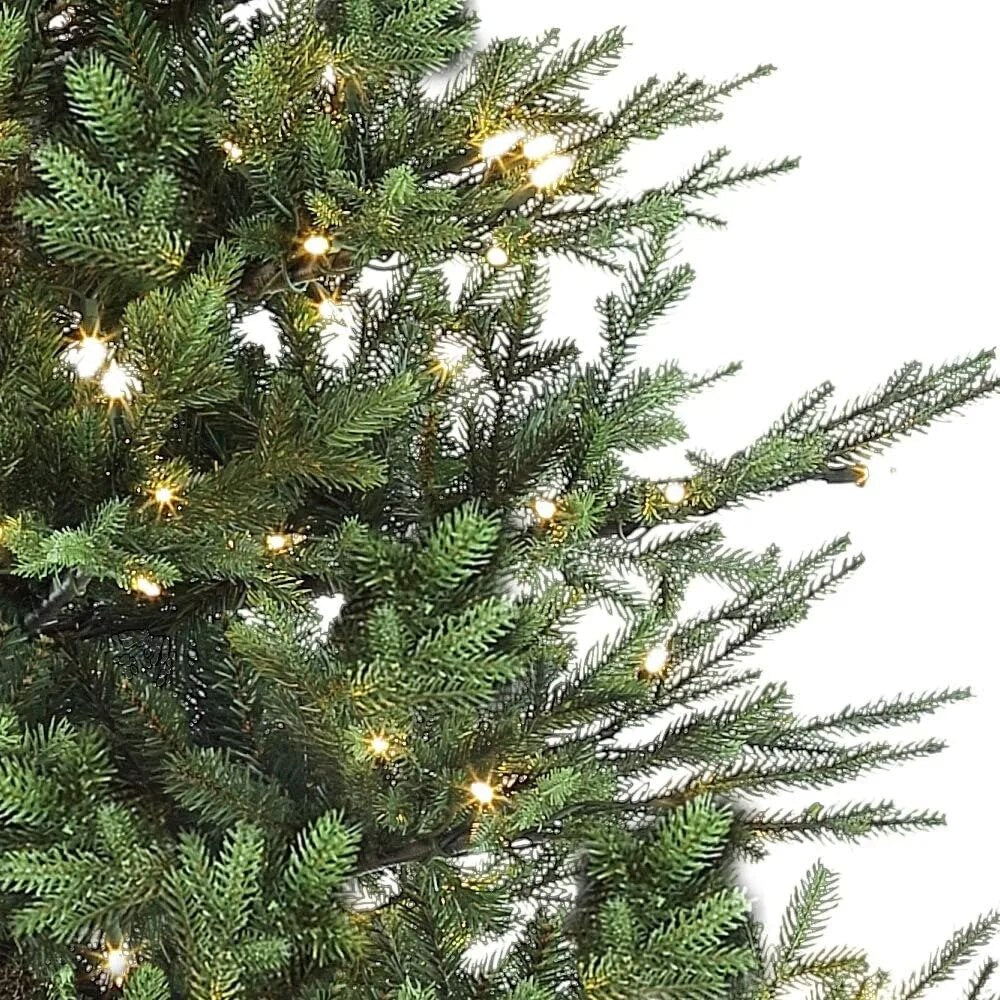 9 Foot Pre-Lit Artificial Christmas Tree With 800 Clear Lights